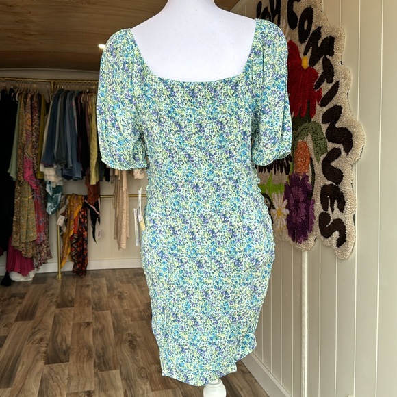 Love to be spoiled floral dress - Picture 5 of 6